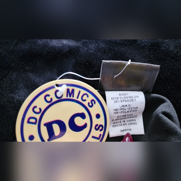 Dc Comics Batman *New With Tags * Two Pc Swim Suit Sz Large - Picture 4 of 4